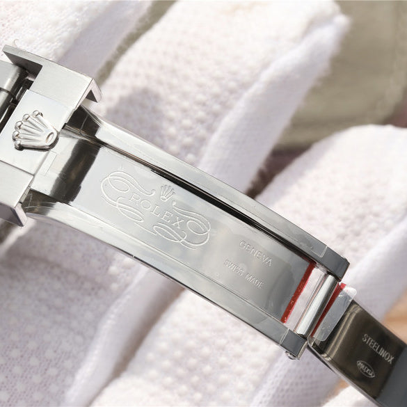 Silver Blue Red Diamond 40mm T3482