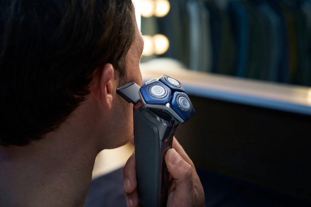 Rechargeable Wet & Dry Electric Shaver with Pop-Up Trimmer L66963