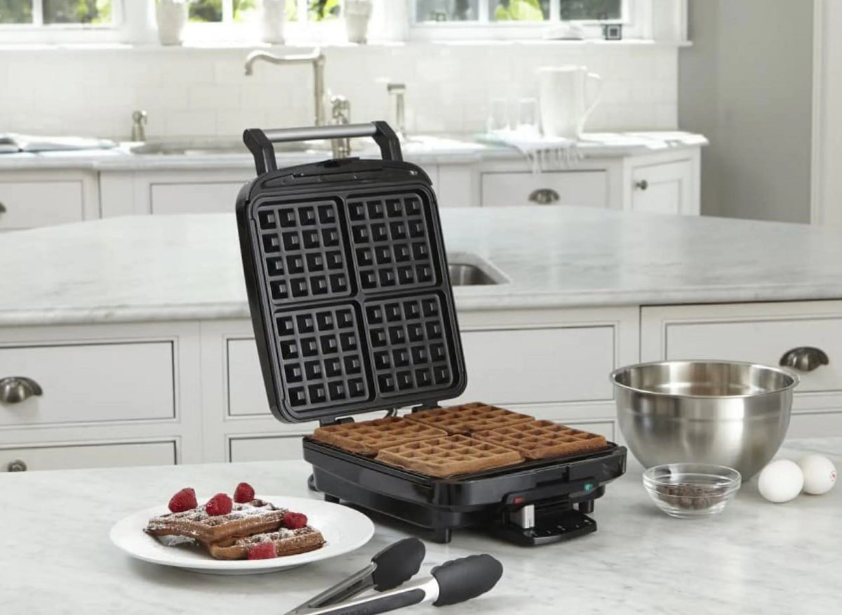 4 Slice Belgian Waffle Maker Y680