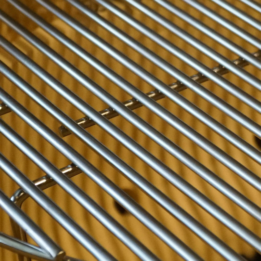 Ceramic Kamado Grill with Stainless Steel Grates U28501