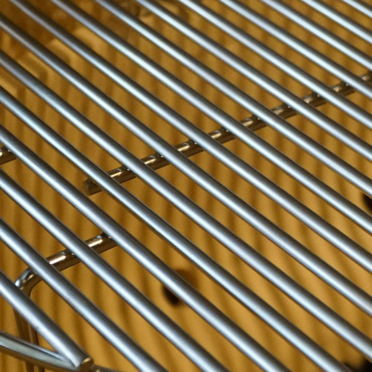 Ceramic Kamado Grill with Stainless Steel Grates U28501