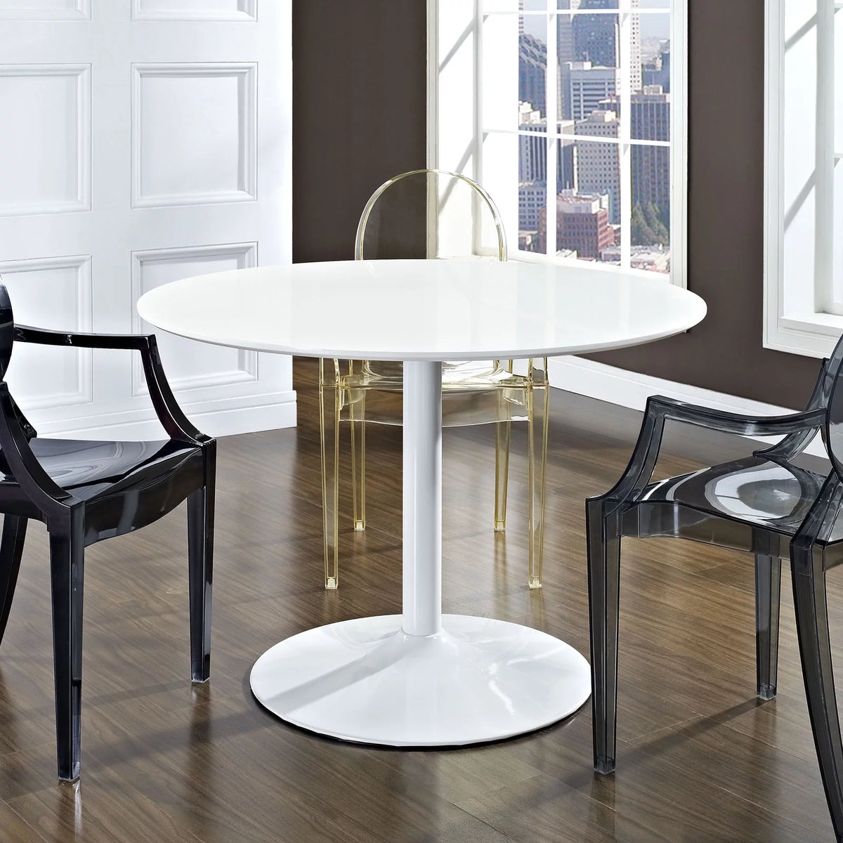 Round Wood Dining Table in White Q827