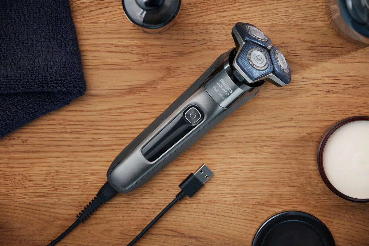 Rechargeable Wet & Dry Electric Shaver with Pop-Up Trimmer L66963