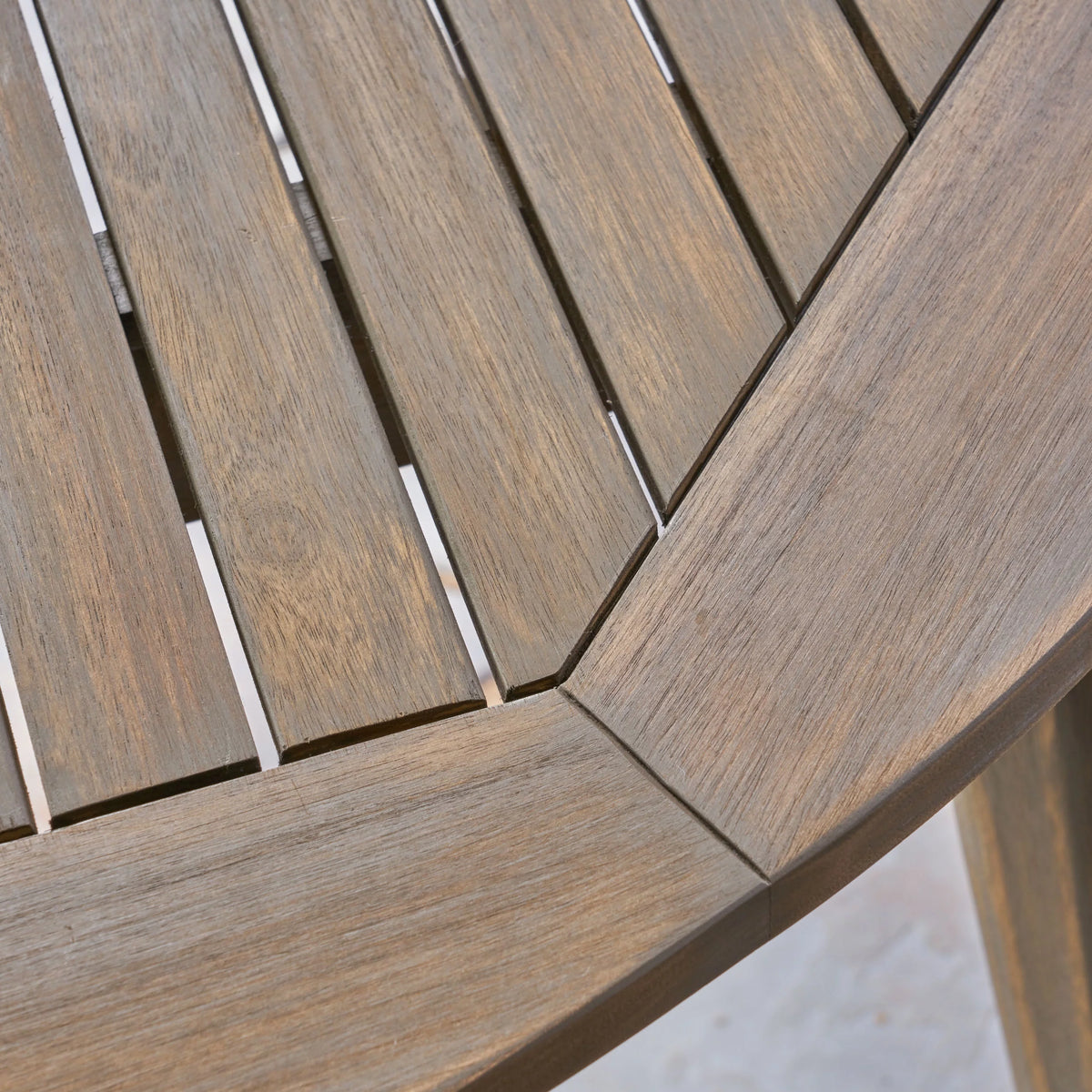 5 Piece Gray Wooden Round Patio Dining Set Z321117