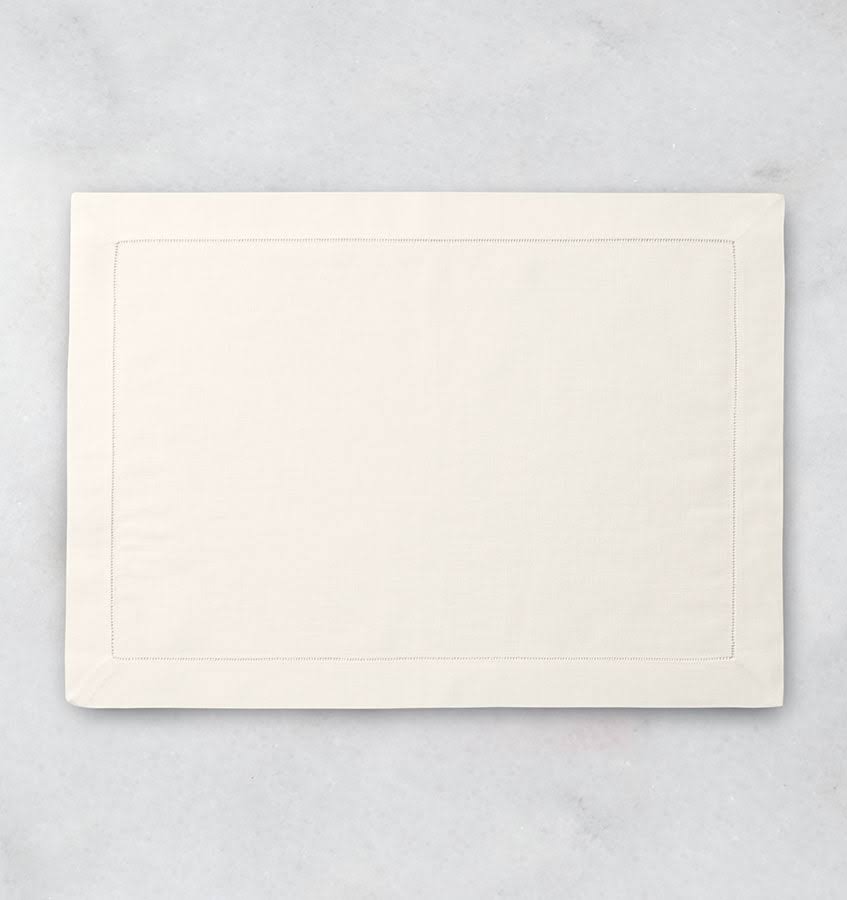 Ecru Round Placemat Set of 4 D1877