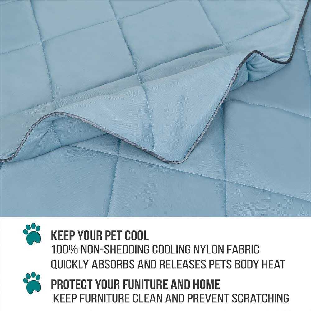 Lightweight Cooling Dog Blanket C7541